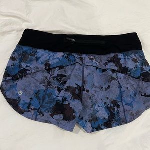 Size 6 lululemon speed up shorts 2.5